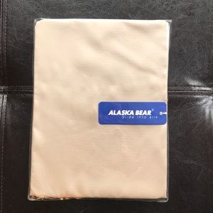 *NEW UNOPENED* Silk pillow case